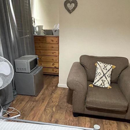 Comfortable Double Room لندن المظهر الخارجي الصورة
