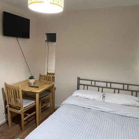 Comfortable Double Room لندن المظهر الخارجي الصورة