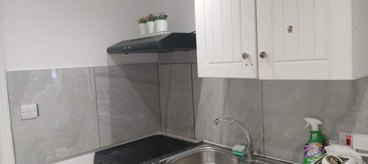 Comfortable Double Room لندن المظهر الخارجي الصورة