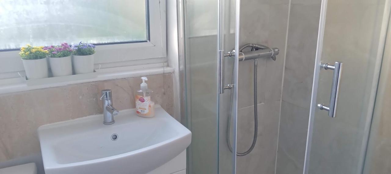 Comfortable Double Room لندن المظهر الخارجي الصورة