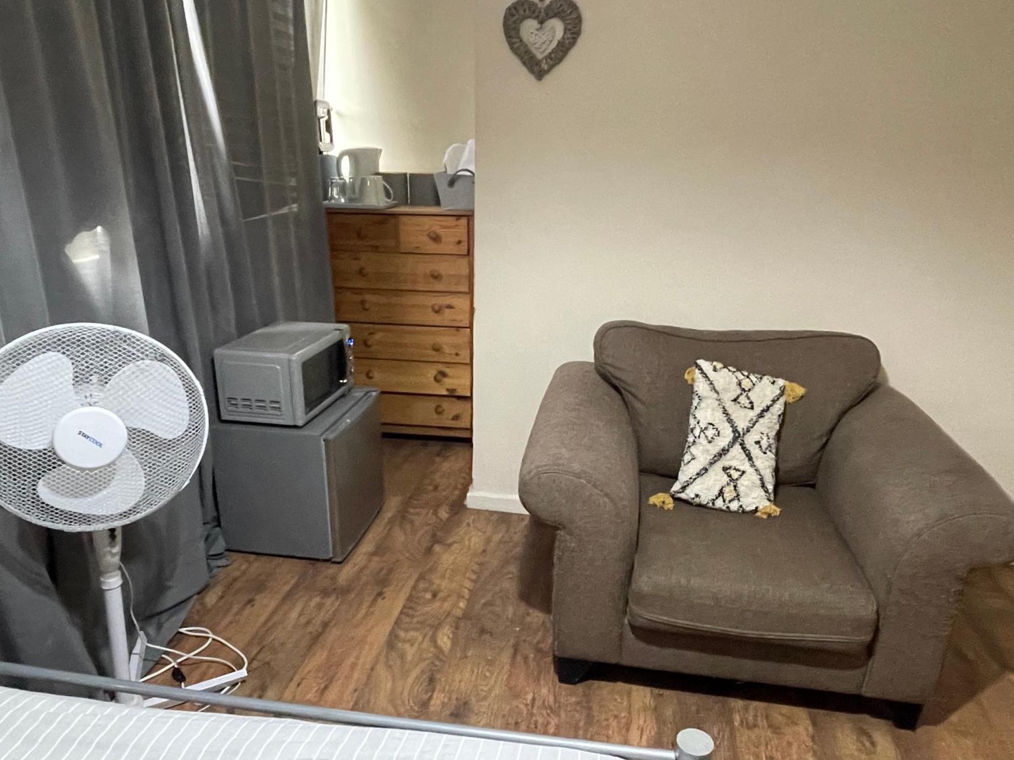 Comfortable Double Room لندن المظهر الخارجي الصورة