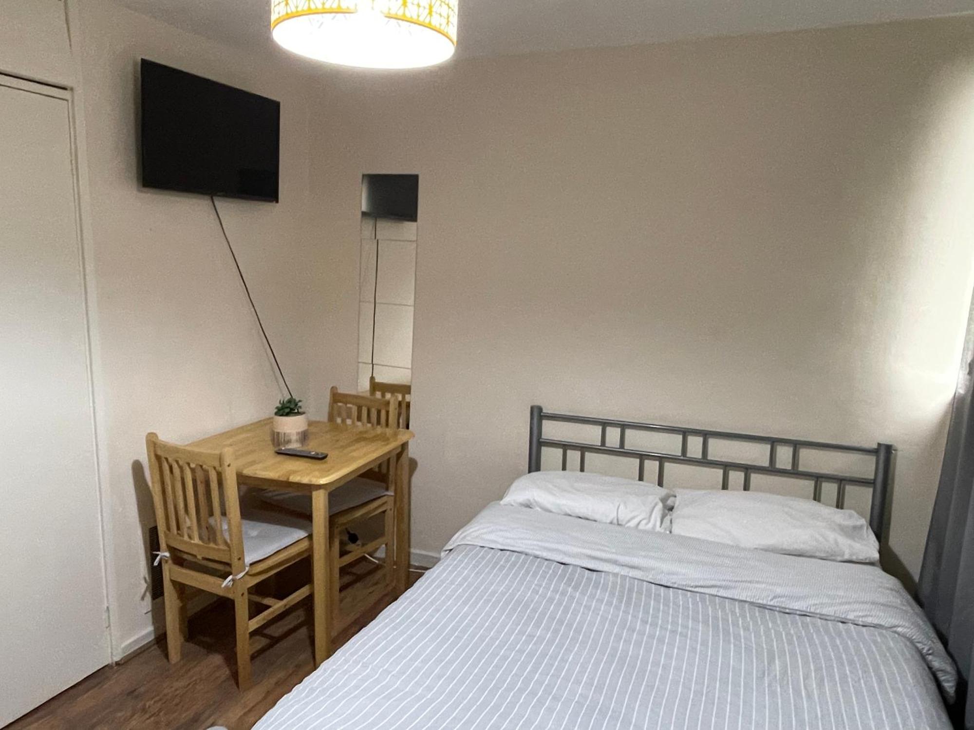 Comfortable Double Room لندن المظهر الخارجي الصورة